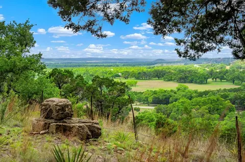 7625 N State Hwy 16, Fredericksburg, TX 78624