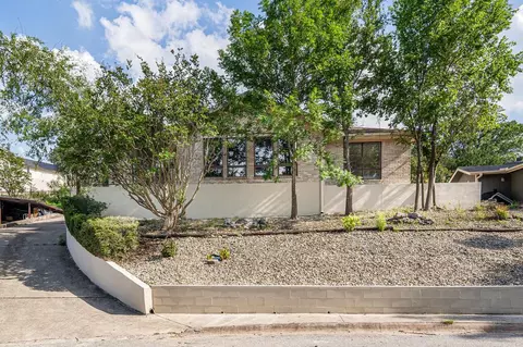 1307 Malibu Dr, Kerrville, TX 78028
