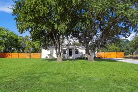 211 Oak Ridge Dr, Center Point, TX 78010