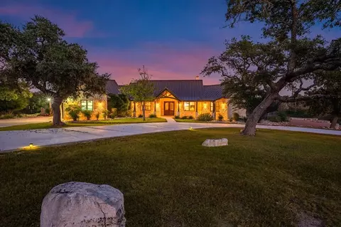 131 Bootlegger Ln, Kerrville, TX 78028