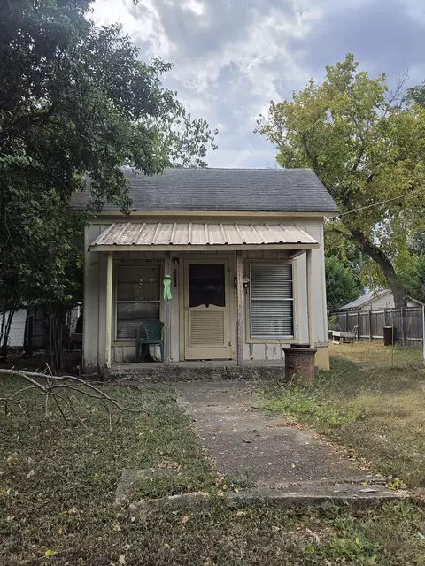 1417 Park St, Kerrville, TX 78028