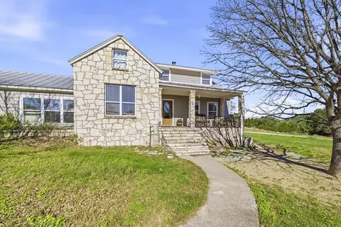 265 Shalako Dr, Kerrville, TX 78028