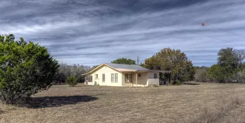 Exterior - 22 Squirrel Bnd, Uvalde, TX 78801 photo 2 of 15