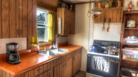 Kitchen - 22 Squirrel Bnd, Uvalde, TX 78801 photo 2 of 3