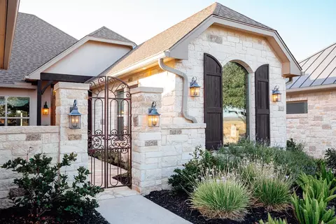 3140 Pinnacle Club Dr, Kerrville, TX 78028