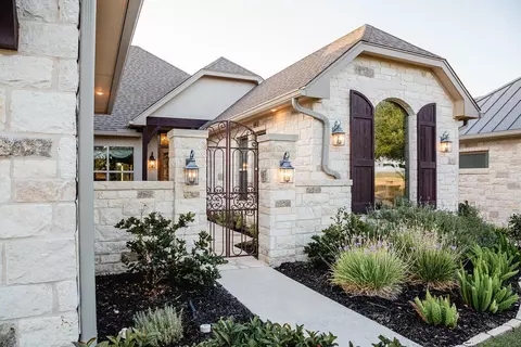 3140 Pinnacle Club Dr, Kerrville, TX 78028