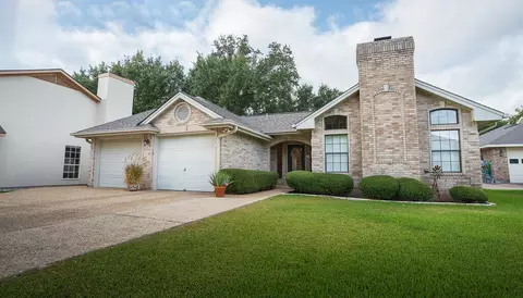2437 Rock Creek Dr, Kerrville, TX 78028