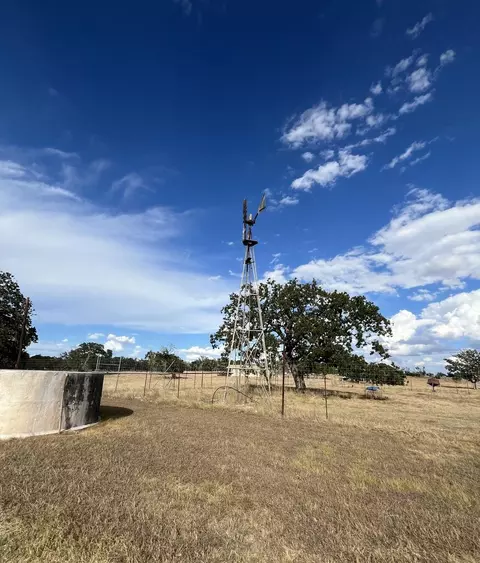 1038 Windy Ridge Rd, Fredericksburg, TX 78624
