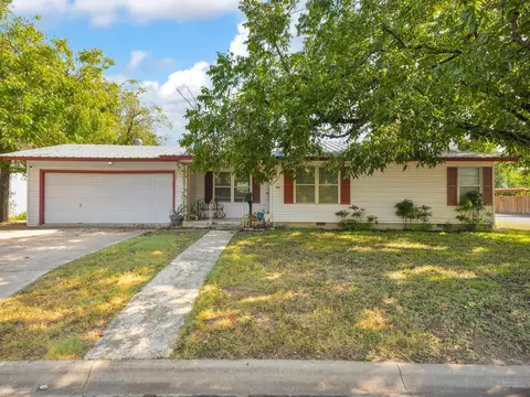 406 Bluebonnet Dr, Kerrville, TX 78028
