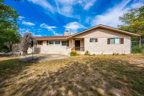 176 Doris Dr, Kerrville, TX 78028