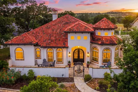 1080 Pinnacle View Dr, Kerrville, TX 78028