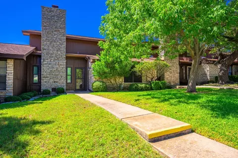 2007 West Ln, Kerrville, TX 78028