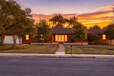 1106 W Main St, Kerrville, TX 78028