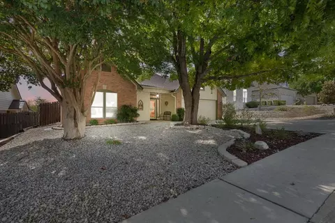 707 Oak Hollow Dr, Kerrville, TX 78028