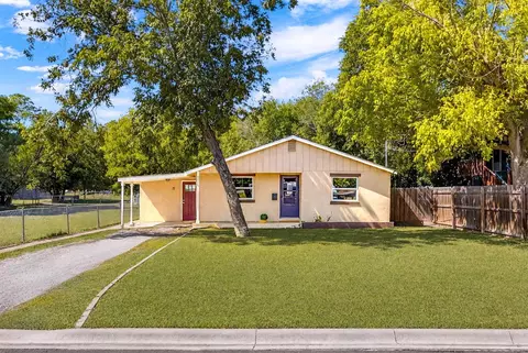 916 Ford St, Kerrville, TX 78028