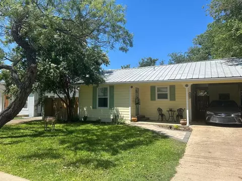 620 Robinson Ave, Kerrville, TX 78028
