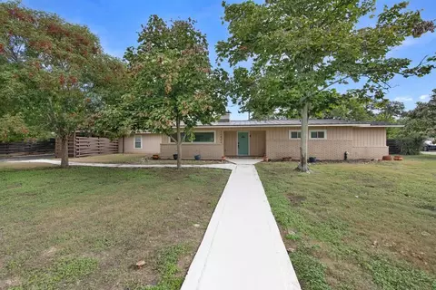 1232 Virginia Dr, Kerrville, TX 78028