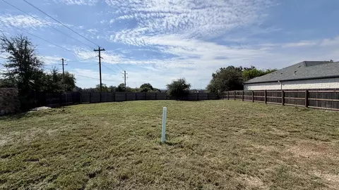 101 Parlin Ln, Fredericksburg, TX 78624