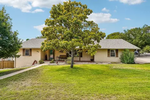 806 Alamo Dr, Kerrville, TX 78028