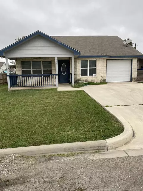 496 Caddo Ln, Kerrville, TX 78028