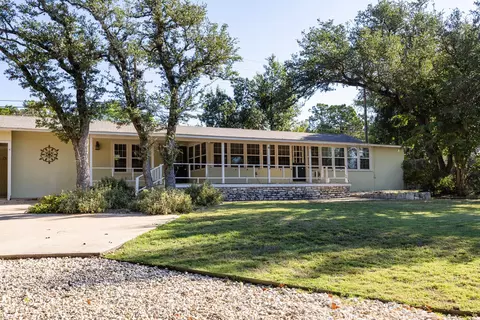 1402 Mcallen St, Kerrville, TX 78028