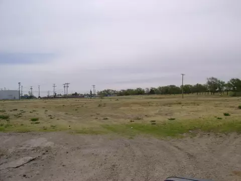 508 Clubview Dr, Levelland, TX 79336