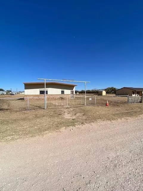 327 E 88th St, Lubbock, TX 79404 photo 2