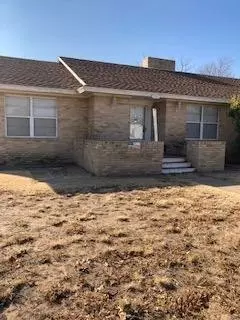 701 W 10th, Plainview, TX 79072 photo 1