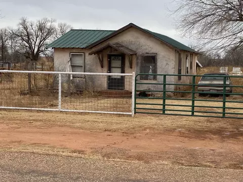 824 E Harris, Spur, TX 79370 photo 1