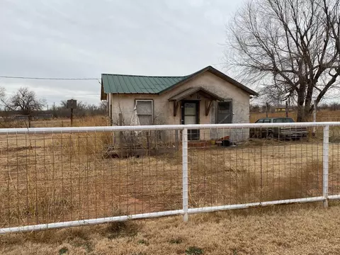 824 E Harris, Spur, TX 79370 photo 2