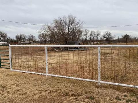 824 E Harris, Spur, TX 79370 photo 3