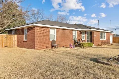 1601 Smythe St, Plainview, TX 79072 photo 3