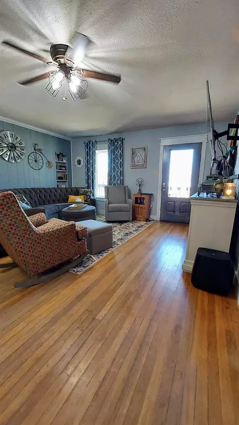 1005 3rd St, Abernathy, TX 79311 photo 2
