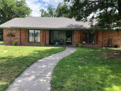 801 Holliday St, Plainview, TX 79072 photo 1