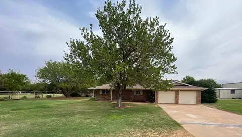 1420 Kings Row, Plainview, TX 79072 photo 2