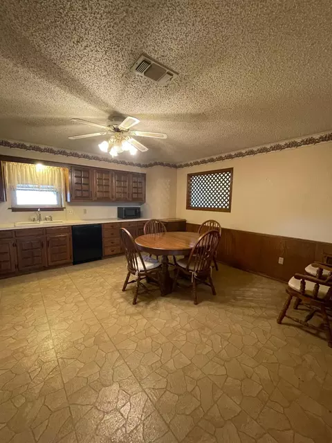 1420 Kings Row, Plainview, TX 79072 photo 9