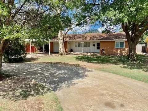 904 Amarillo St, Plainview, TX 79072 photo 1