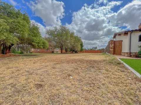 5227 21st St, Lubbock, TX 79407