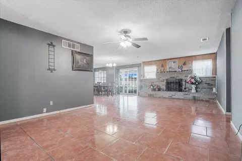 1130 W 31st St, Plainview, TX 79072 photo 4
