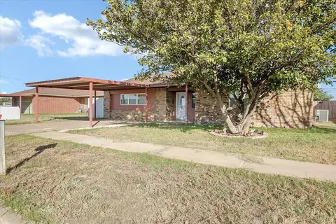 1130 W 31st St, Plainview, TX 79072 photo 2