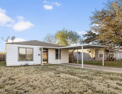 1319 Vernon, Plainview, TX 79072 photo 1