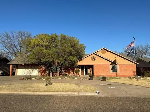 1306 Holliday St, Plainview, TX 79072 photo 1