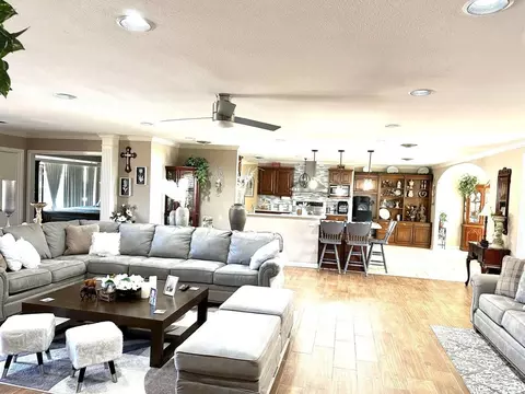 1306 Holliday St, Plainview, TX 79072 photo 3