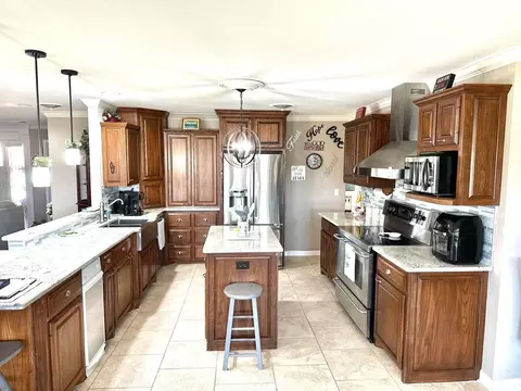 1306 Holliday St, Plainview, TX 79072 photo 6