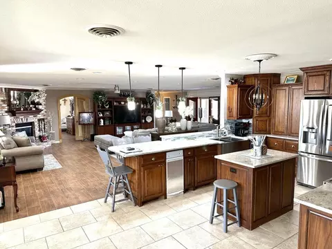 1306 Holliday St, Plainview, TX 79072 photo 8