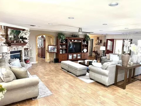 1306 Holliday St, Plainview, TX 79072 photo 4