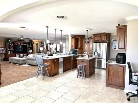 1306 Holliday St, Plainview, TX 79072 photo 7
