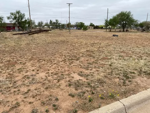 3504 E 14th St, Lubbock, TX 79403
