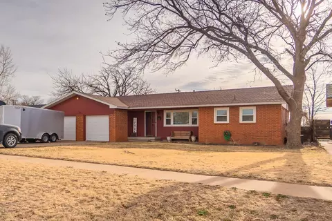 302 Thomas Blvd, Plainview, TX 79072 photo 1