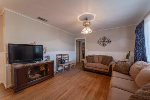 302 Thomas Blvd, Plainview, TX 79072 photo 3